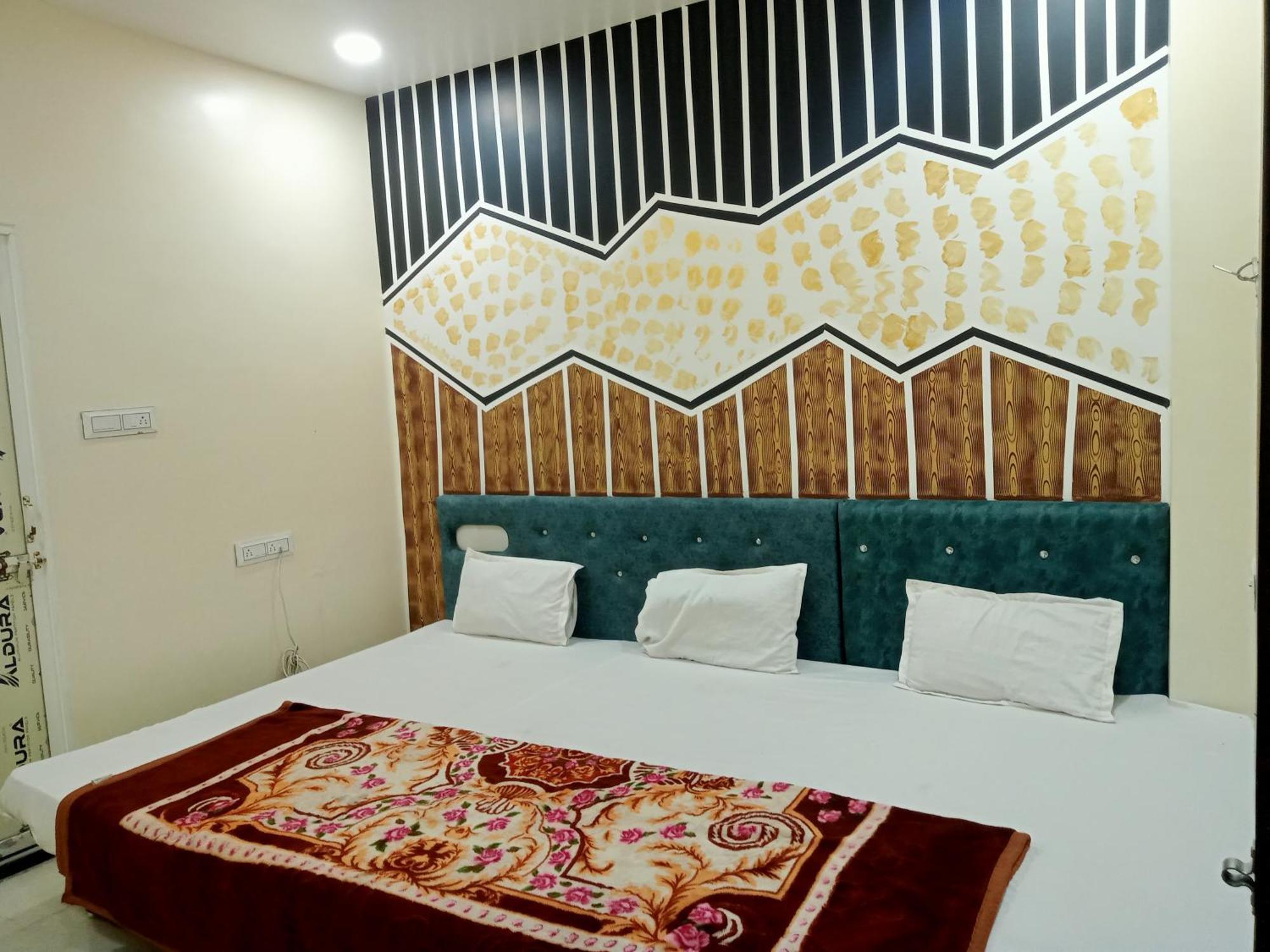 Hardik Palace Ujjain Zewnętrze zdjęcie