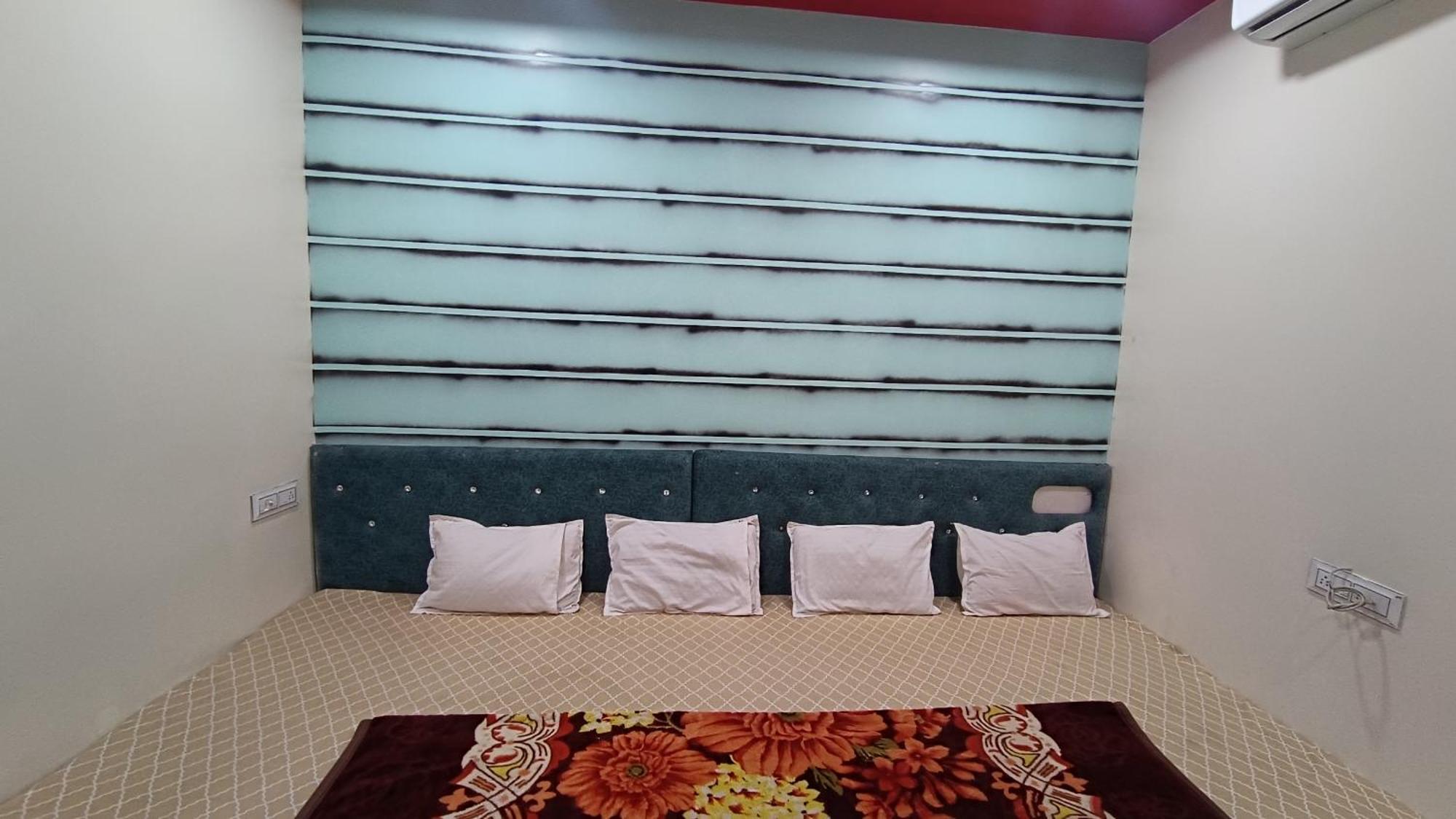 Hardik Palace Ujjain Zewnętrze zdjęcie