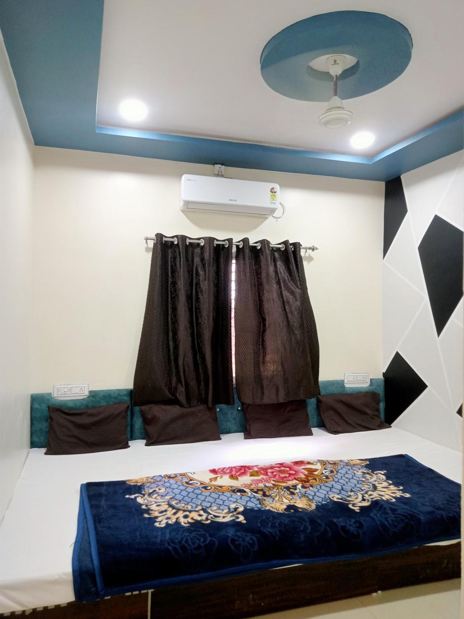 Hardik Palace Ujjain Zewnętrze zdjęcie